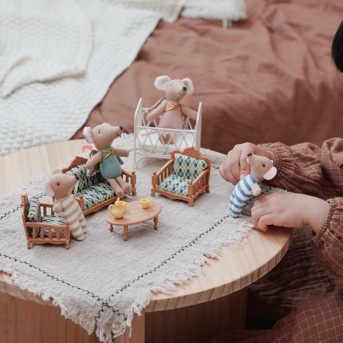 Mini souris en tissu – Petit personnage de 9 cm